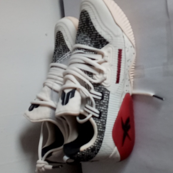 Reebok - Picture 4 of 8